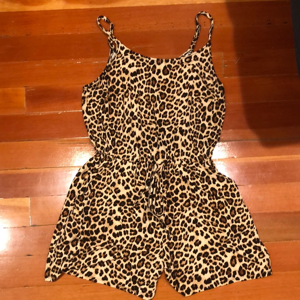 Torrid Leopard Shorts Romper sz 0 (L, XL) Super Soft Stretchy with Pockets